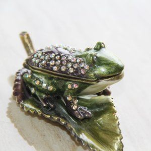 Enamel Frog on A Leaf Crystal Trinket Box